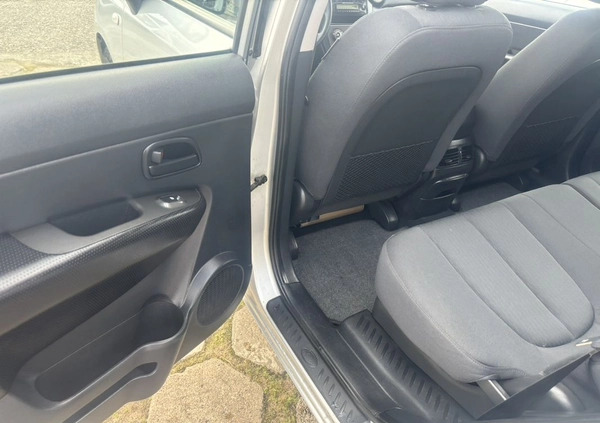 Kia Carens cena 14900 przebieg: 199000, rok produkcji 2008 z Szczecin małe 742